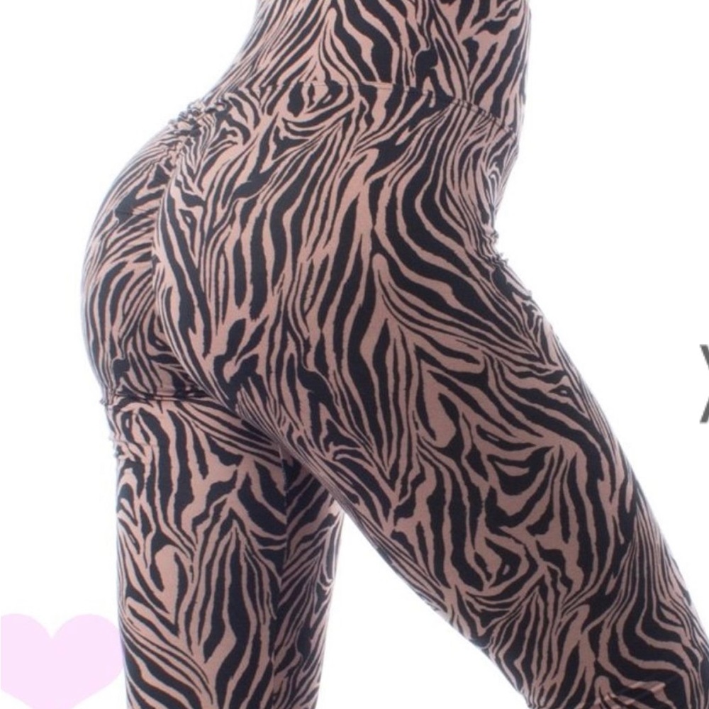 Cute booty safari